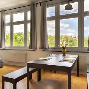 Apartment Central +3br +big Living Next To U-station