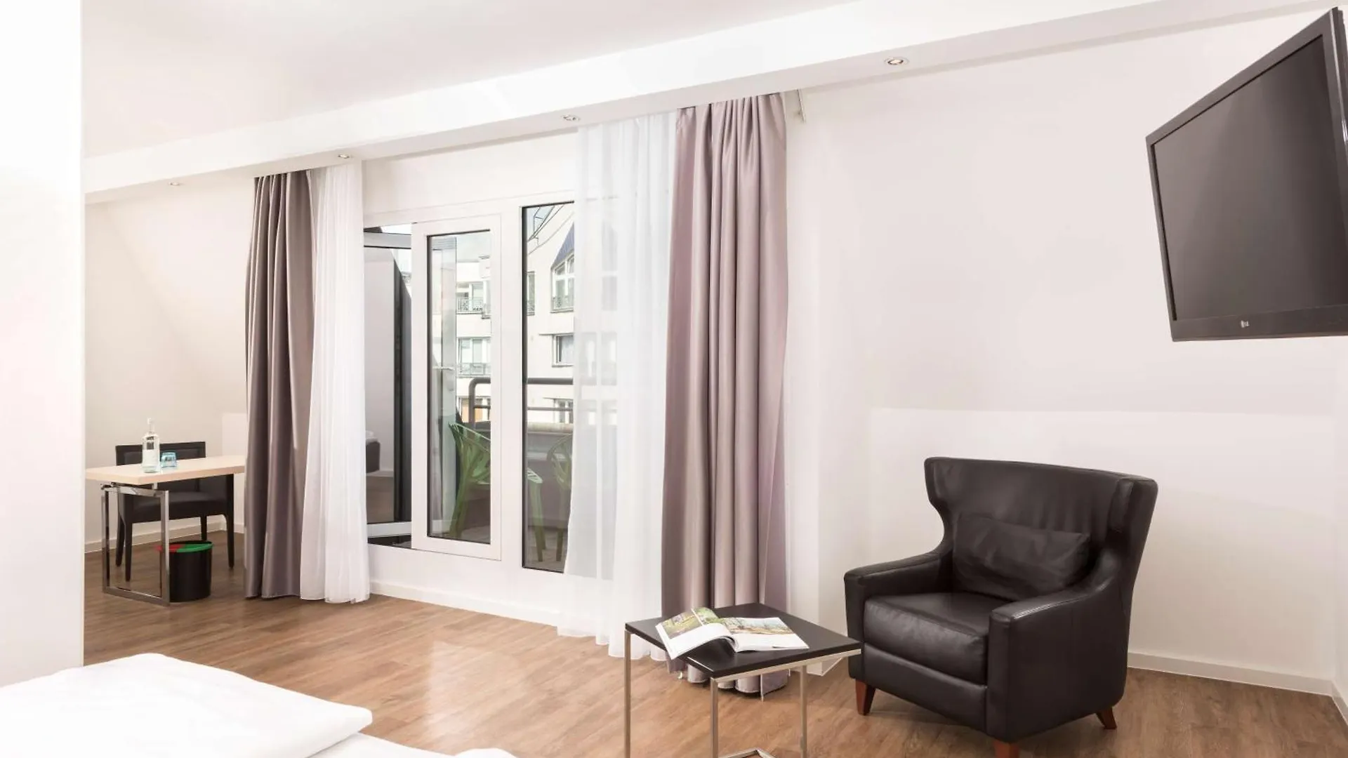 **** Hotell Scandic Berlin Kurfuerstendamm Tyskland